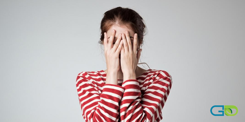 چه زمانی باید برای تیک عصبی به پزشک مراجعه کنیم؟