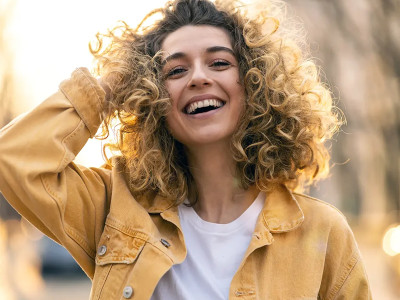 درمان کشسانی مو؛ مهم‌ترین علل و روش‌های موثر