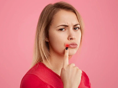 10 نشانه‌ای که بدن می‌گوید به ویتامین نیاز دارید؛ از خستگی تا ریزش مو