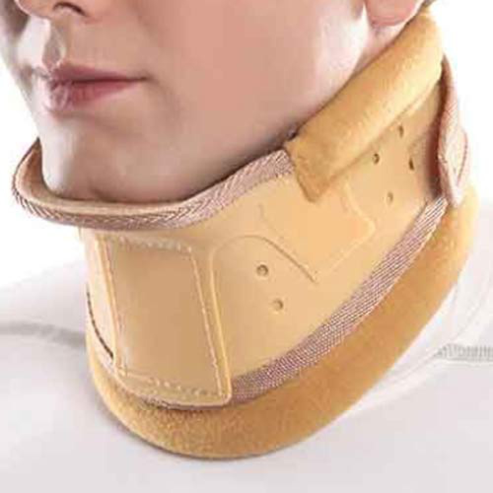گردن بند طبی سخت چانه دار پاک سمن سایز متوسط